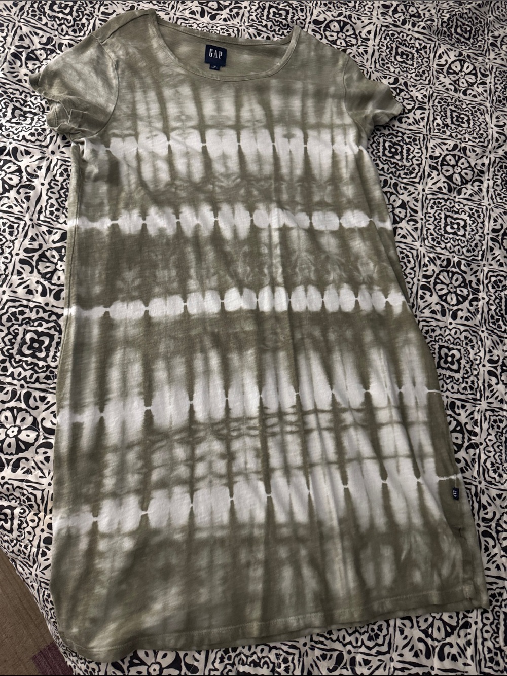 GAP Olive Green and White Tie-Dye Short Sleeve Tee dress.